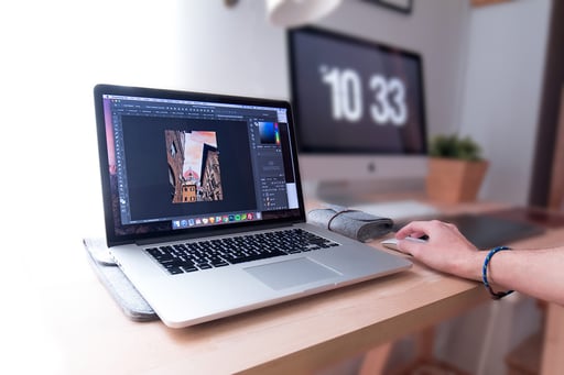 apple laptop on desk 