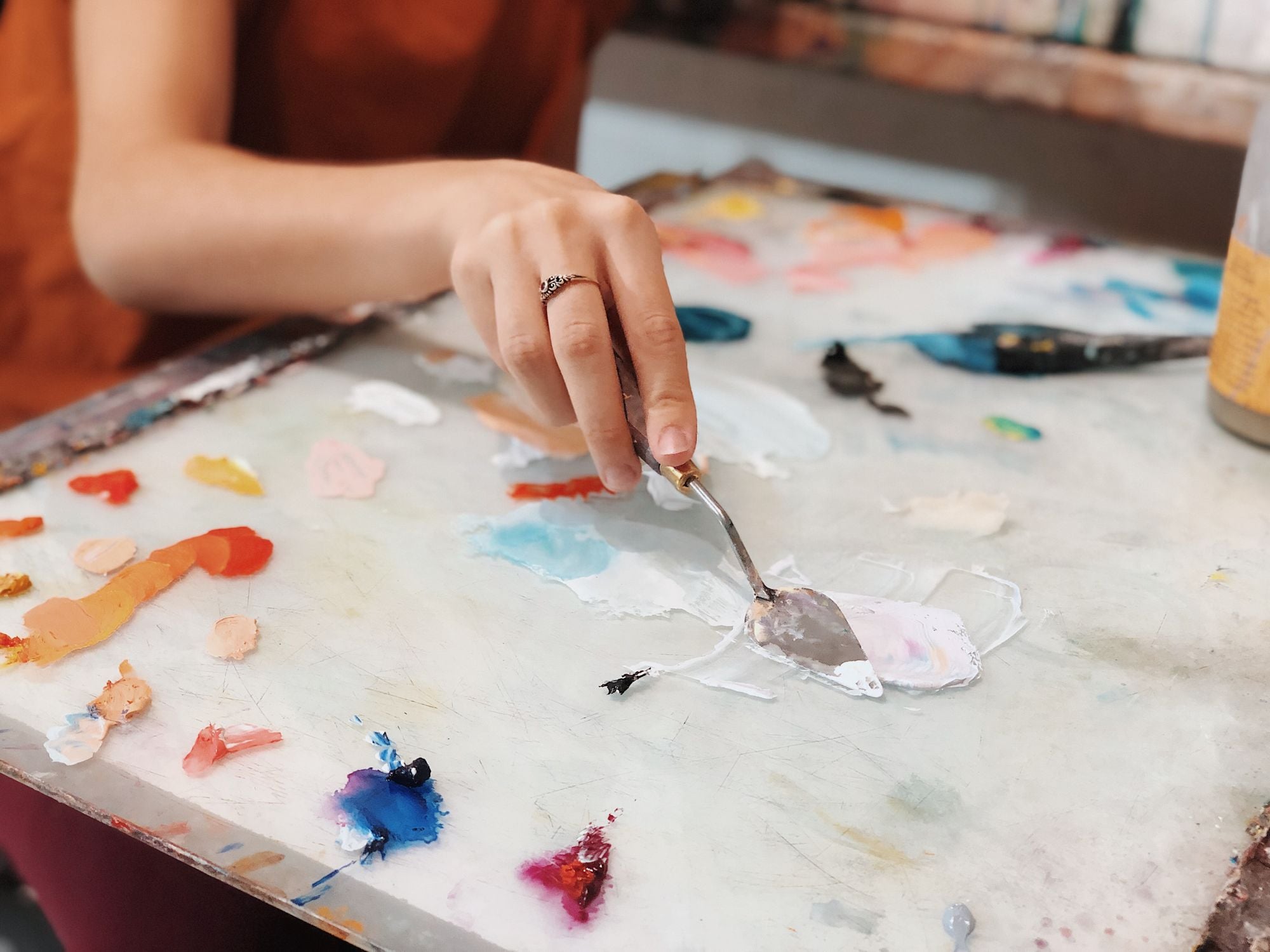 Hand Palette Knife mixing paint