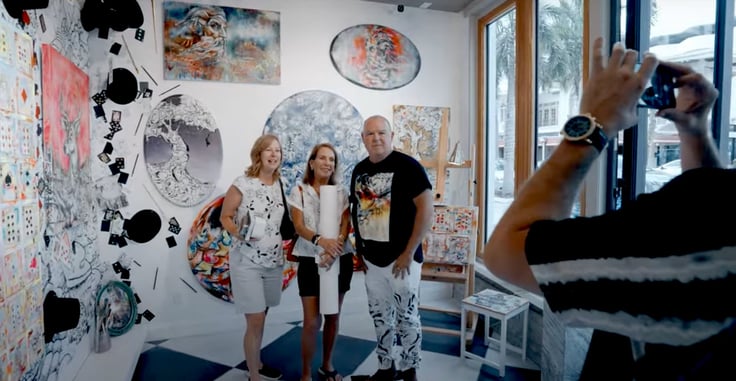 John in Gallery, Art gallery interior